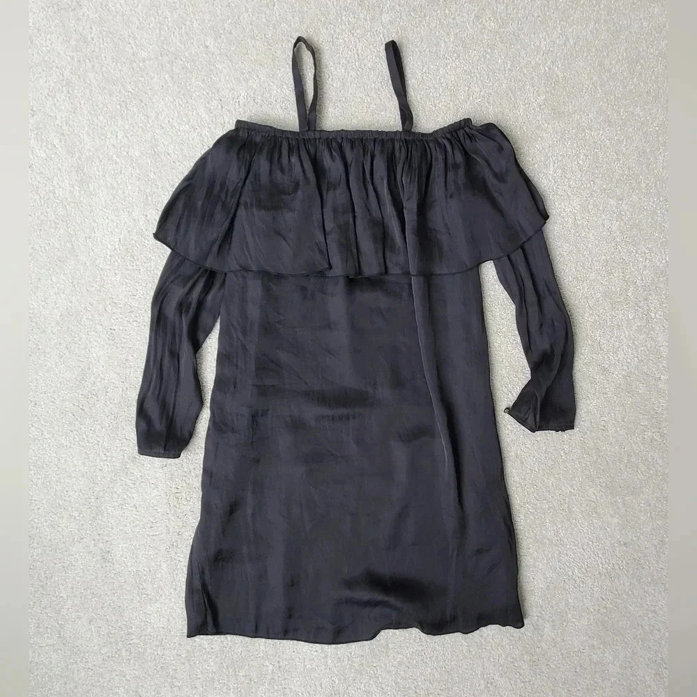 Aritzia Wilfred off shoulder  ruffle satin dress shirt